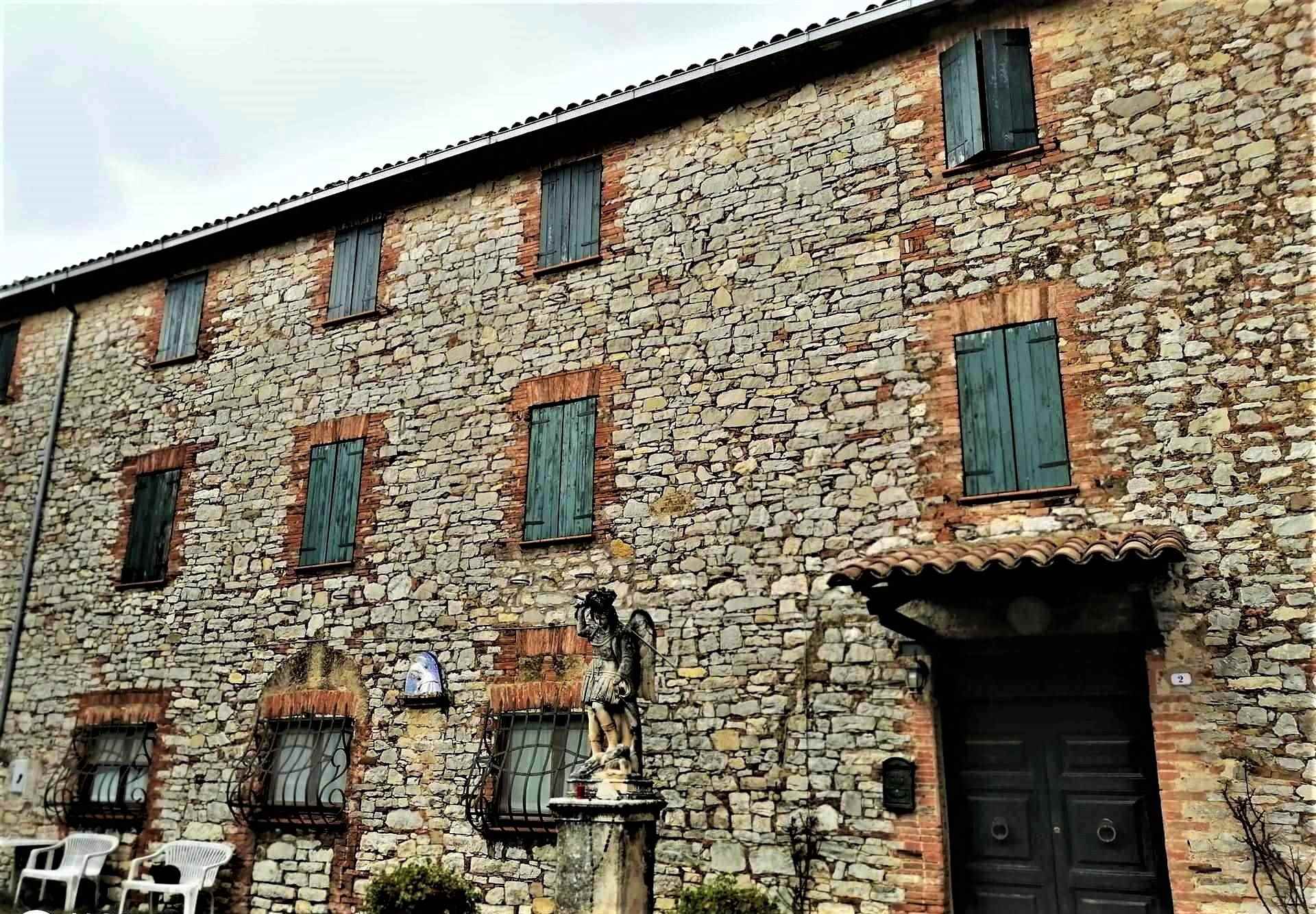 PALAZZO in VENDITA a MONTEGABBIONE