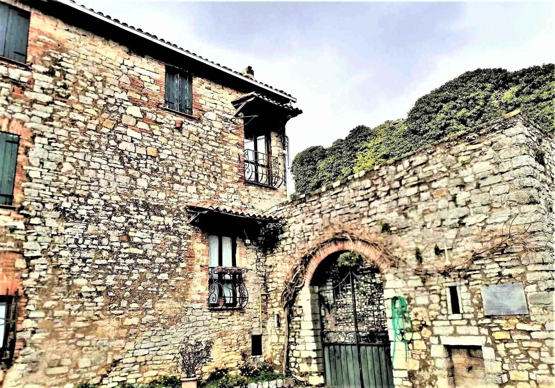 PALAZZO in VENDITA a MONTEGABBIONE