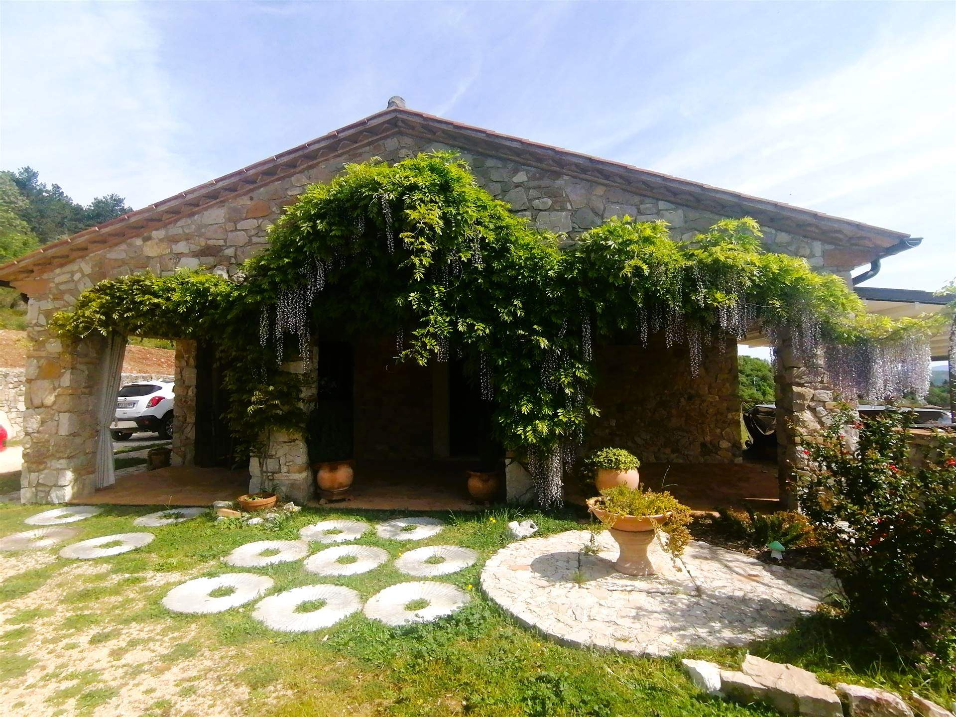 RUSTICO in VENDITA a MONTECCHIO